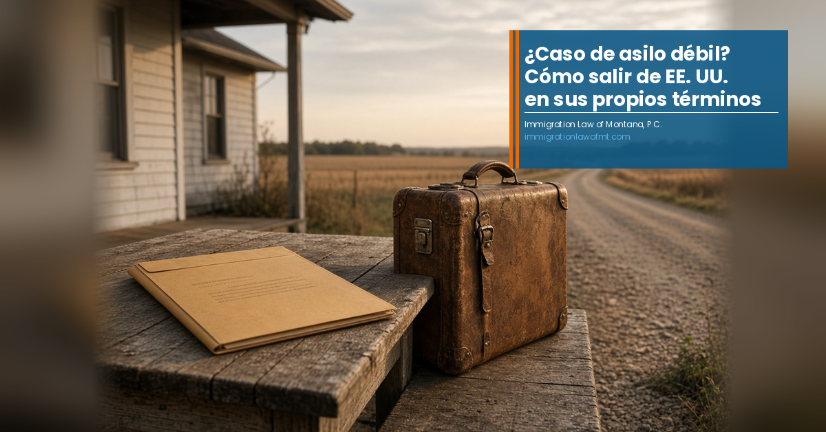 Carpeta cerrada y maleta de cuero sobre una banca de madera junto a un camino rural al atardecer